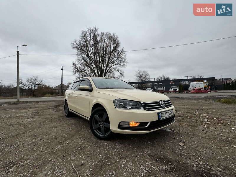 Універсал Volkswagen Passat 2011 в Дніпрі