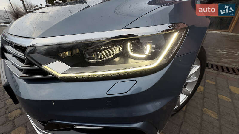 Седан Volkswagen Passat 2015 в Сваляве