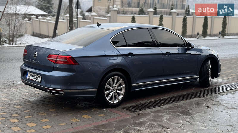 Седан Volkswagen Passat 2015 в Сваляве