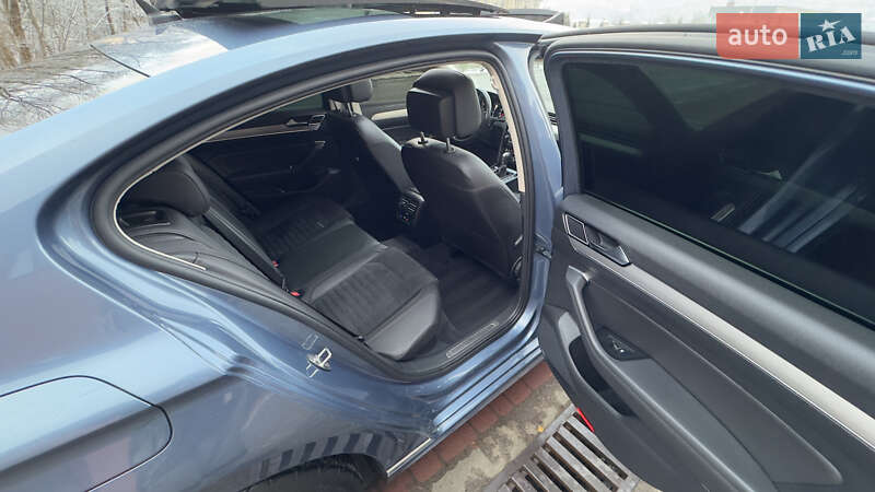 Седан Volkswagen Passat 2015 в Сваляве