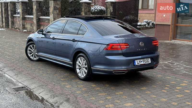 Седан Volkswagen Passat 2015 в Сваляве