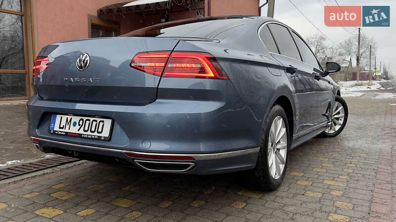 Седан Volkswagen Passat 2015 в Сваляве