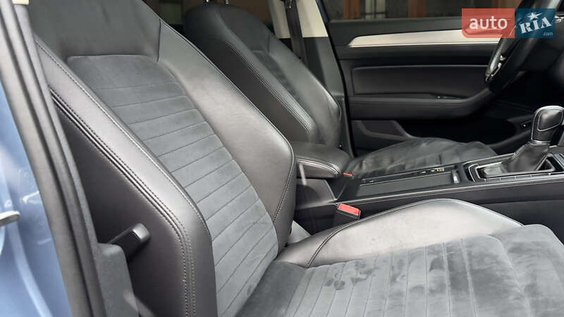 Седан Volkswagen Passat 2015 в Сваляве