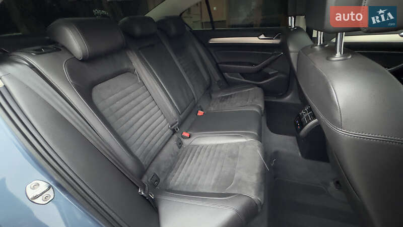 Седан Volkswagen Passat 2015 в Сваляве