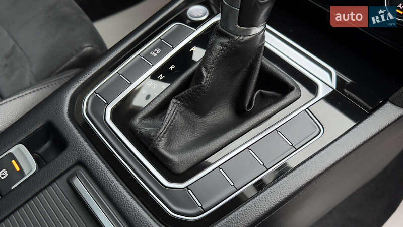 Седан Volkswagen Passat 2015 в Сваляве