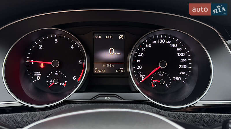 Седан Volkswagen Passat 2015 в Сваляве