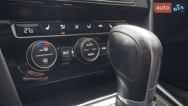 Седан Volkswagen Passat 2015 в Сваляве