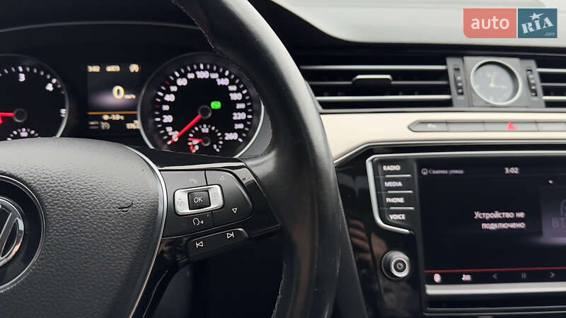 Седан Volkswagen Passat 2015 в Сваляве