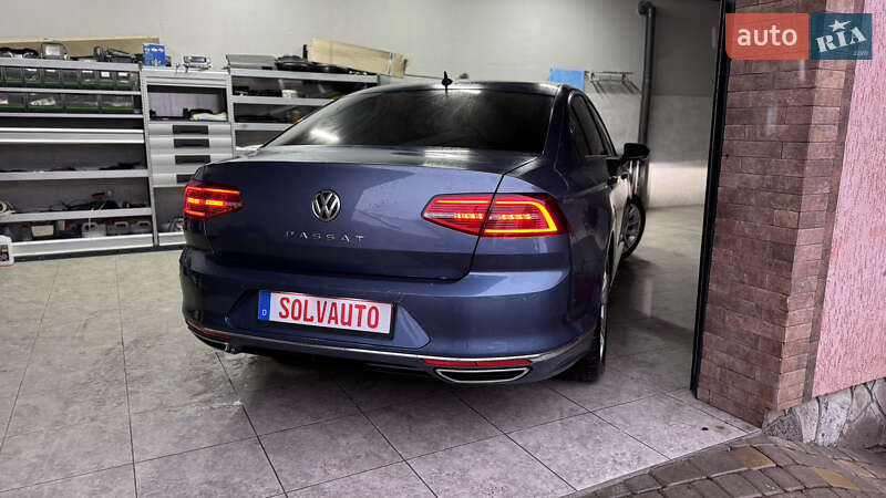 Седан Volkswagen Passat 2015 в Сваляве