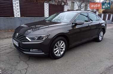 Седан Volkswagen Passat 2017 в Києві