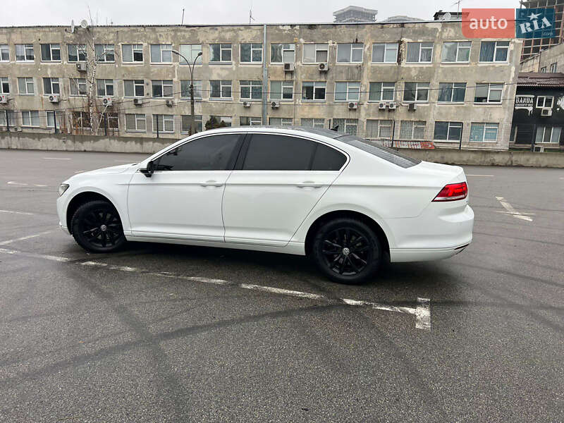 Седан Volkswagen Passat 2015 в Києві