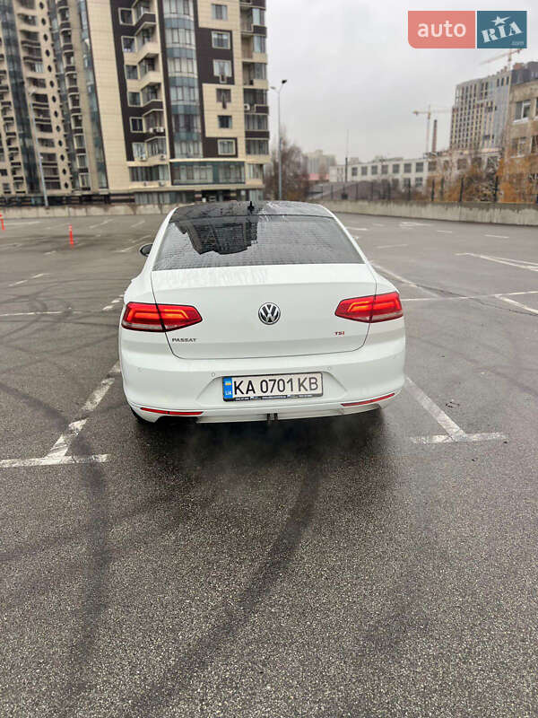Седан Volkswagen Passat 2015 в Києві
