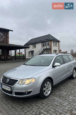 Универсал Volkswagen Passat 2010 в Ровно