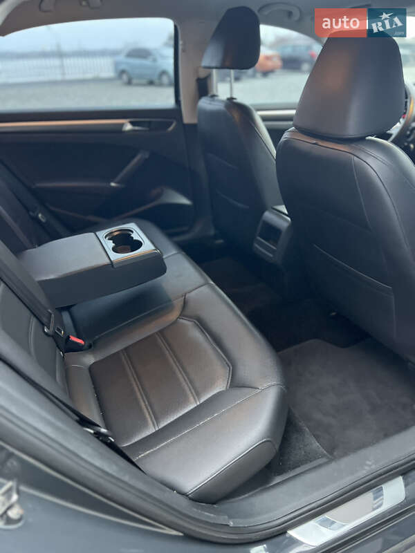 Седан Volkswagen Passat 2016 в Дніпрі