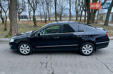 Седан Volkswagen Passat 2010 в Рівному