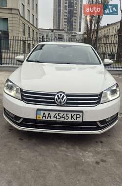 Седан Volkswagen Passat 2012 в Києві