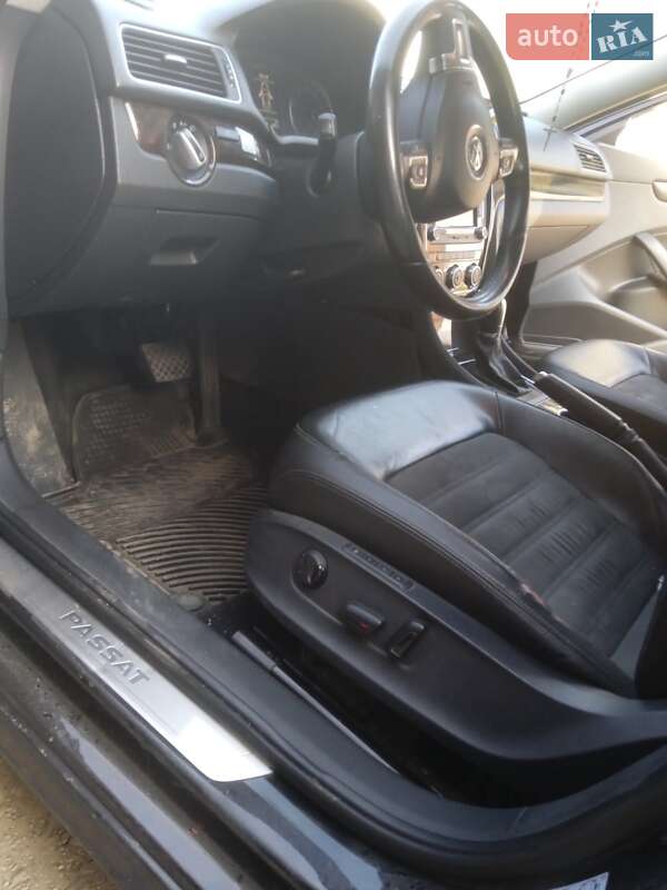 Седан Volkswagen Passat 2014 в Стрые