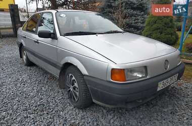 Седан Volkswagen Passat 1988 в Львові