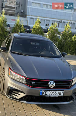 Седан Volkswagen Passat 2018 в Днепре