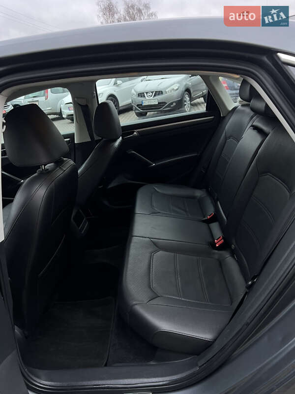 Седан Volkswagen Passat 2017 в Луцке