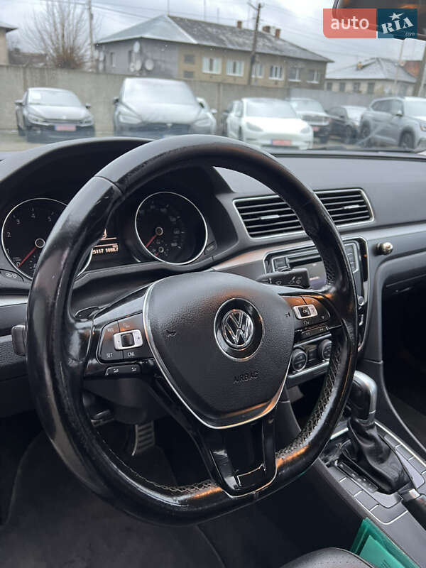 Седан Volkswagen Passat 2017 в Луцке