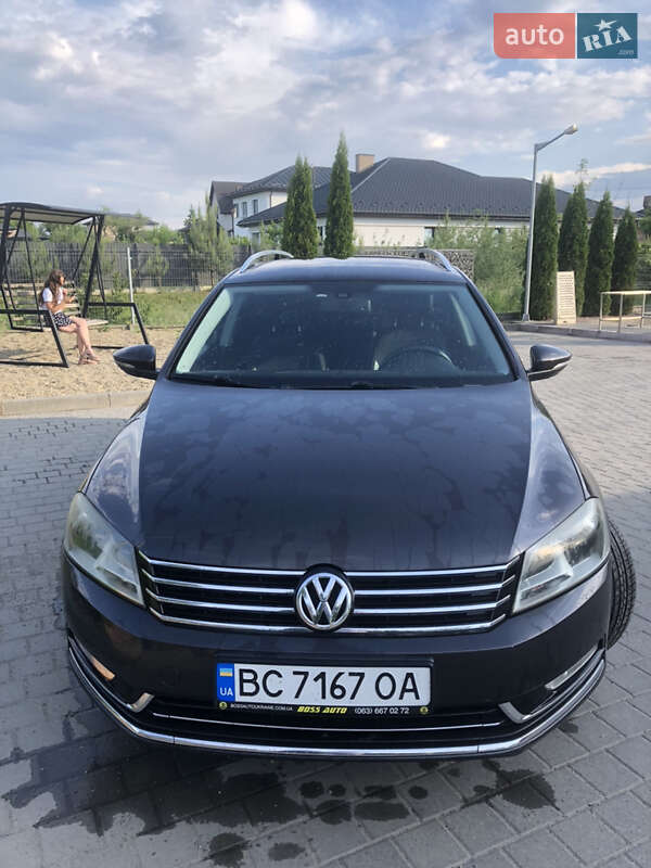 Универсал Volkswagen Passat 2011 в Старом Самборе