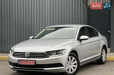 Седан Volkswagen Passat 2019 в Ужгороді