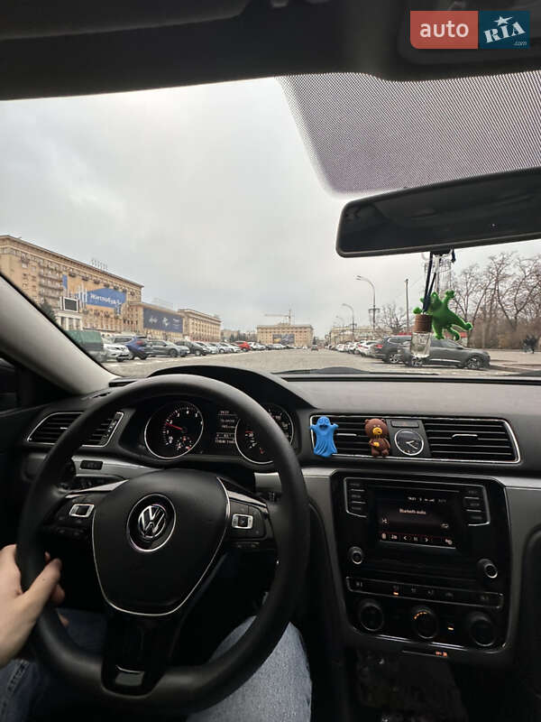 Седан Volkswagen Passat 2016 в Харкові