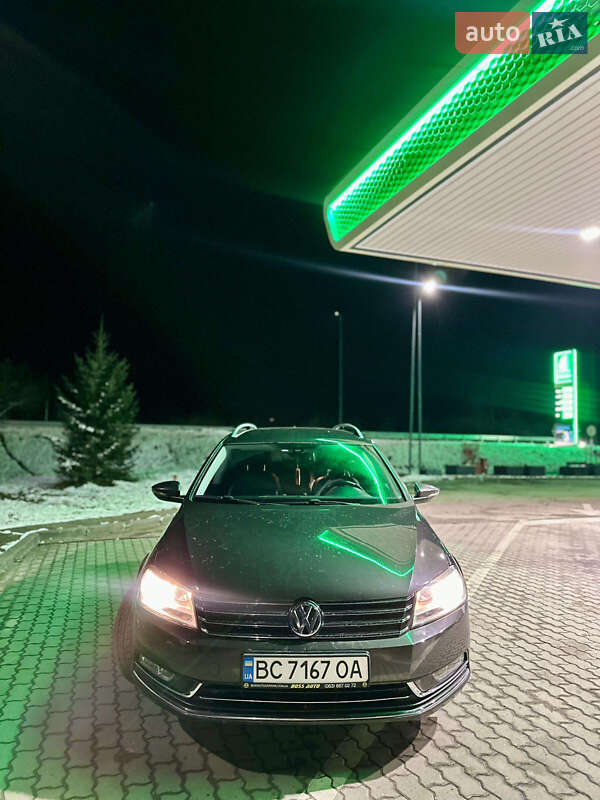 Универсал Volkswagen Passat 2011 в Старом Самборе