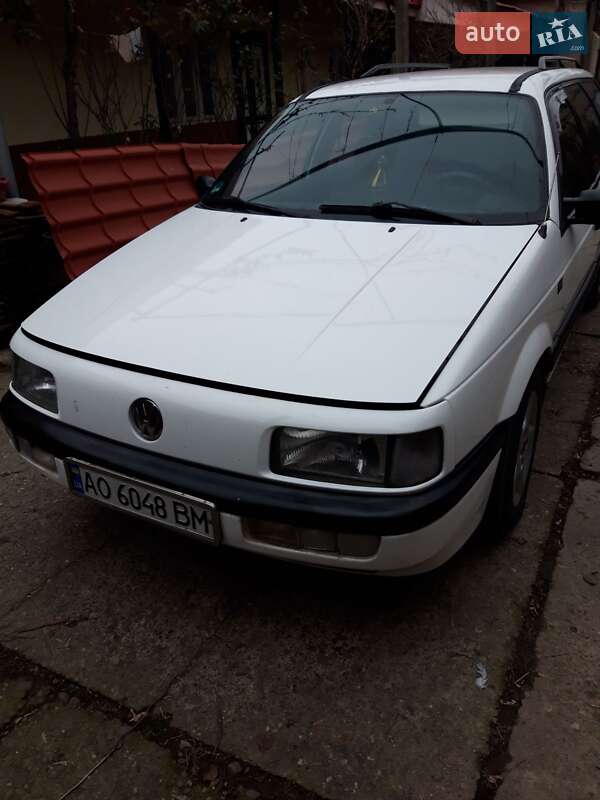 Универсал Volkswagen Passat 1992 в Виноградове