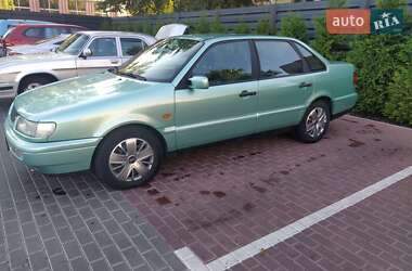 Седан Volkswagen Passat 1994 в Черкасах