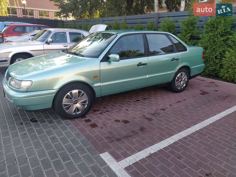 Седан Volkswagen Passat 1994 в Черкассах