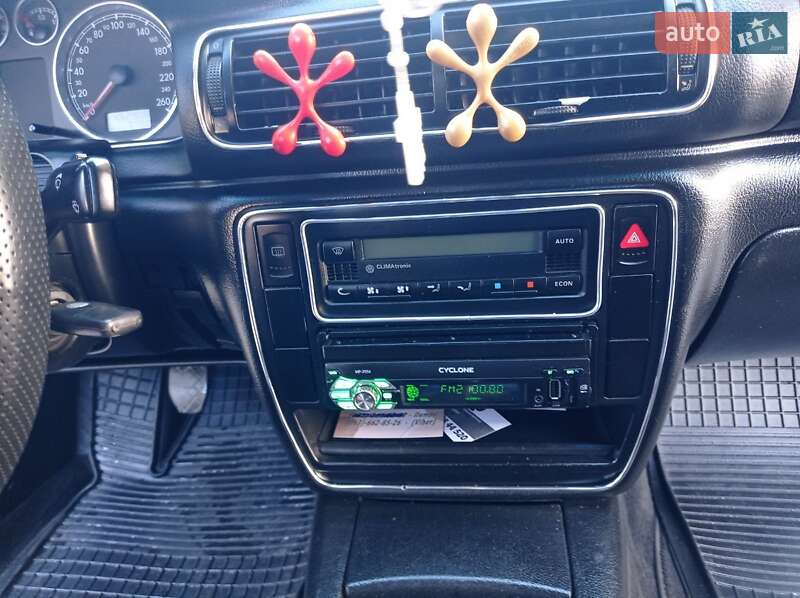 Седан Volkswagen Passat 2001 в Ходореві