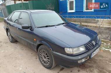 Седан Volkswagen Passat 1994 в Глухові