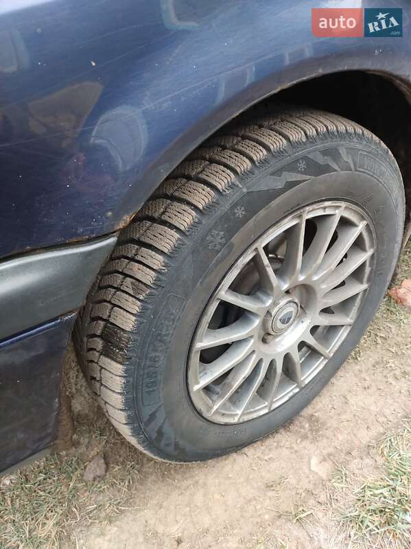 Седан Volkswagen Passat 1994 в Глухові