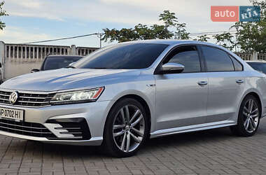 Седан Volkswagen Passat 2018 в Днепре