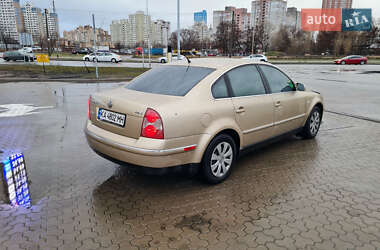 Седан Volkswagen Passat 2002 в Києві