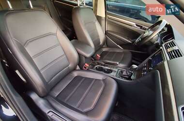 Седан Volkswagen Passat 2017 в 