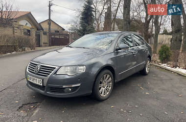 Седан Volkswagen Passat 2010 в Киеве