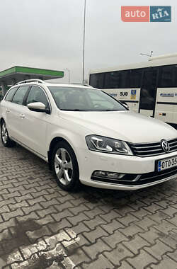 Універсал Volkswagen Passat 2012 в Житомирі