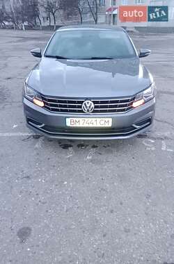 Седан Volkswagen Passat 2017 в Ромнах