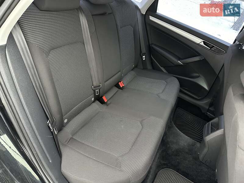 Седан Volkswagen Passat 2015 в Киеве