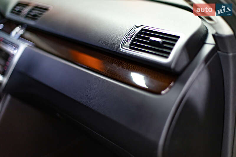 Седан Volkswagen Passat 2012 в Киеве