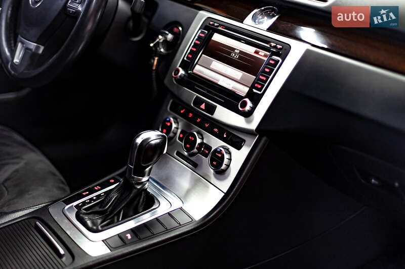 Седан Volkswagen Passat 2012 в Киеве