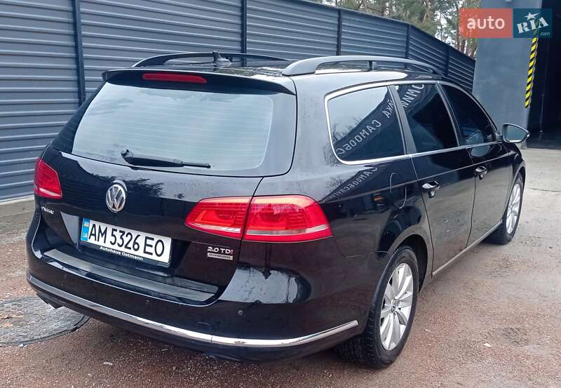 Універсал Volkswagen Passat 2012 в Житомирі