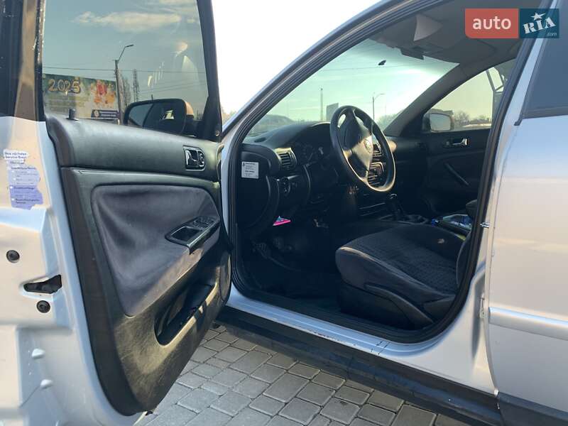 Седан Volkswagen Passat 1996 в Одесі