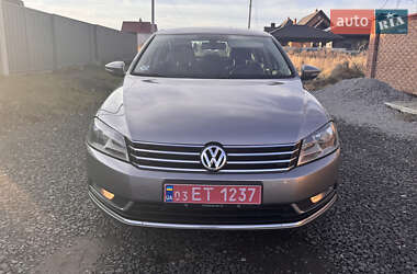 Седан Volkswagen Passat 2013 в Луцьку