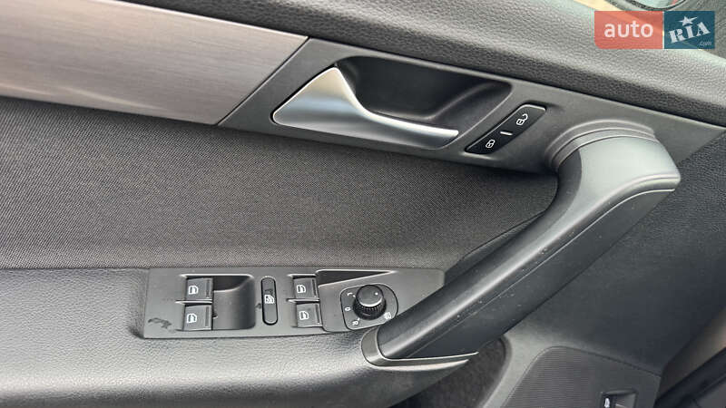 Универсал Volkswagen Passat 2013 в Хмельницком