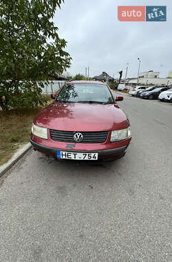 Универсал Volkswagen Passat 1998 в Киеве