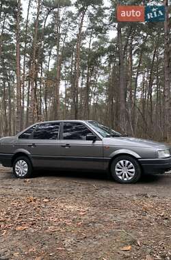 Седан Volkswagen Passat 1992 в Кременці